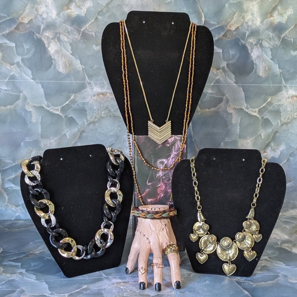Fashion Jewelry Set: 4 Necklaces, 3 Rings and a Bracelet